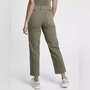 NEVER WORN ATHLETA FLEX CROP JEANS